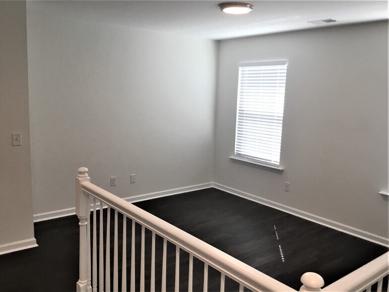 Building Photo - 95 Gentry Way