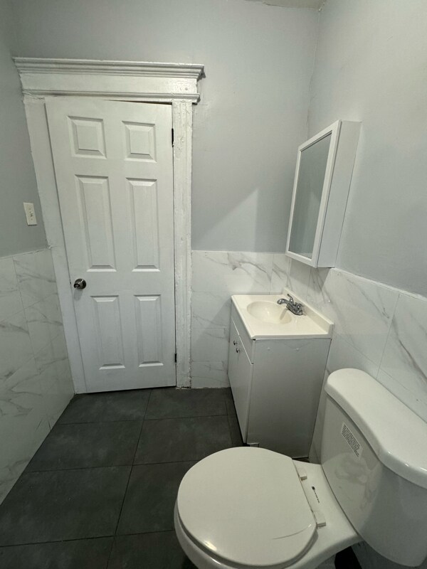 Building Photo - 827 S 14th St