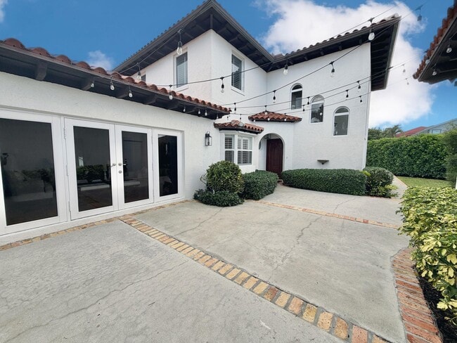 Building Photo - 6401 Travis Rd