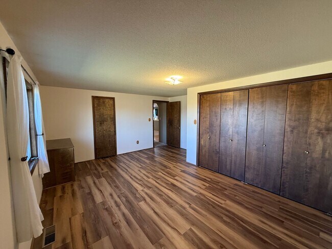 Building Photo - Spacious, four-bedroom, two-bathroom, coun...