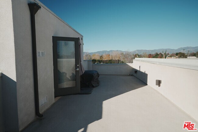 Building Photo - 13137 W Lumina Way