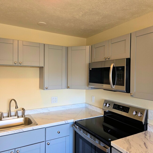 Building Photo - Live the beach life! Remodeled 1 Bedroom N...