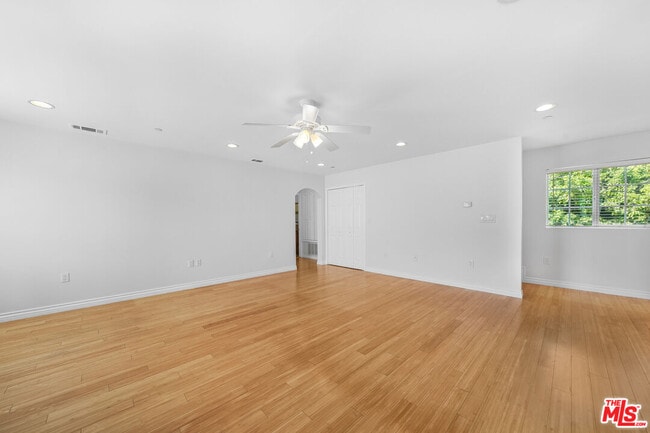 Building Photo - 741 N Las Palmas Ave