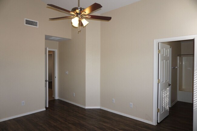 Building Photo - Popular Location, 3Bdm 2Ba Home