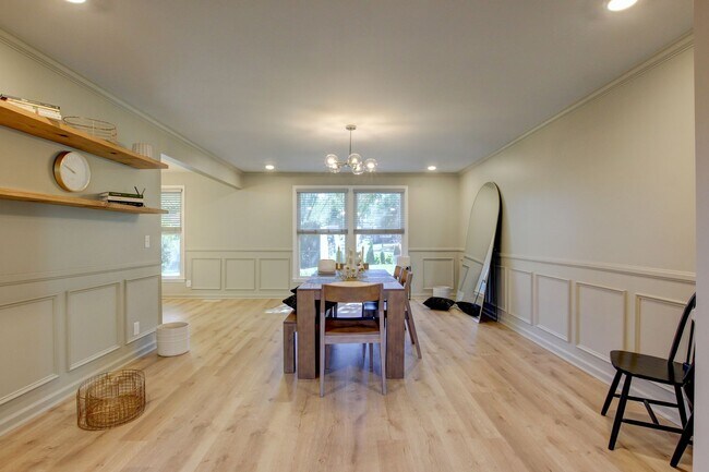 Building Photo - 2144 Pace Dr