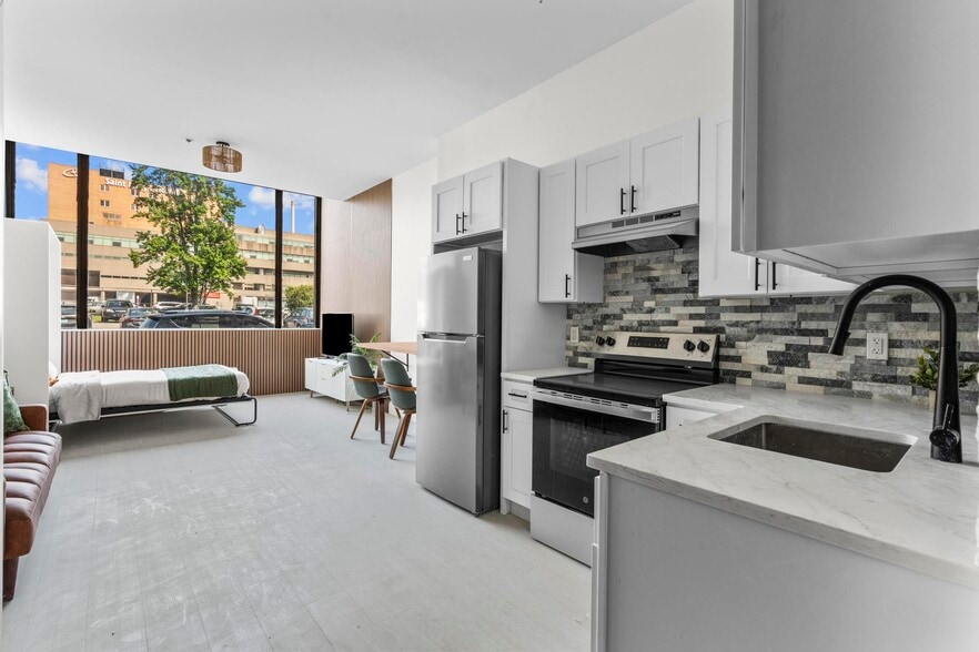 Primary Photo - Jefferson Square Apartments
