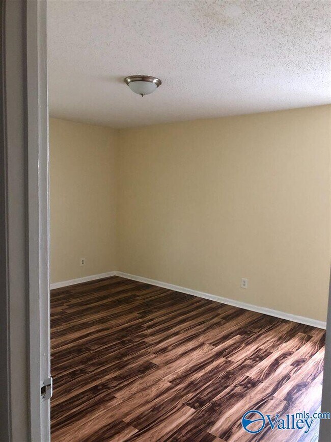 Building Photo - 8204 Willowbrook Cir SE