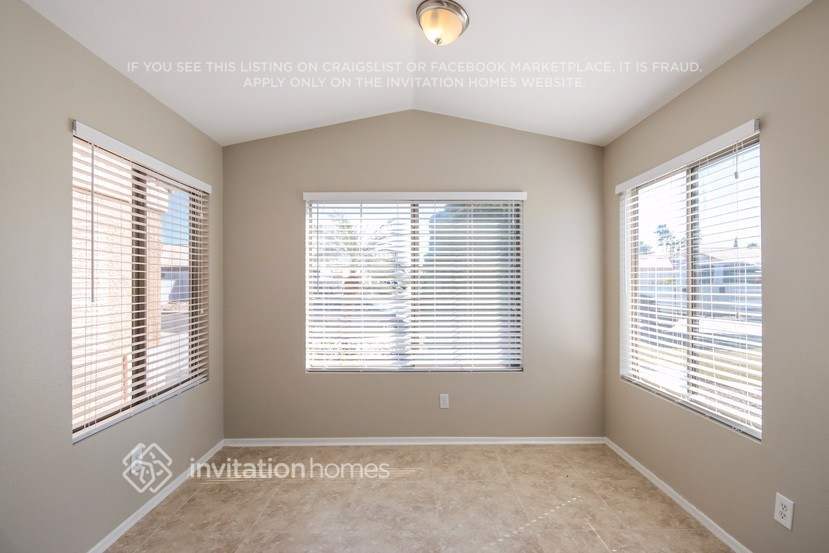Building Photo - 364 S Bermuda Dr