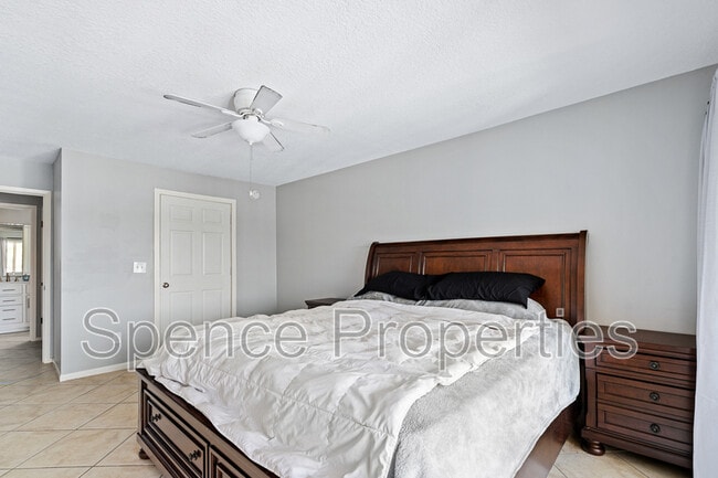 Building Photo - 300 Yacht Club Dr