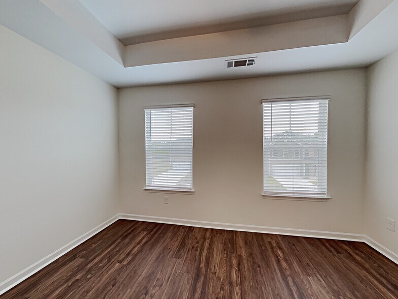 Building Photo - 249 Camp dr
