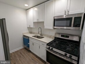 Building Photo - 7112 Donnell Pl