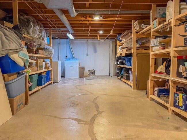 Building Photo - 3084 Sawyer Dr