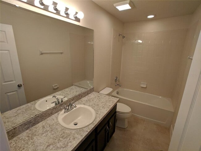 Building Photo - 2611 Amati Dr