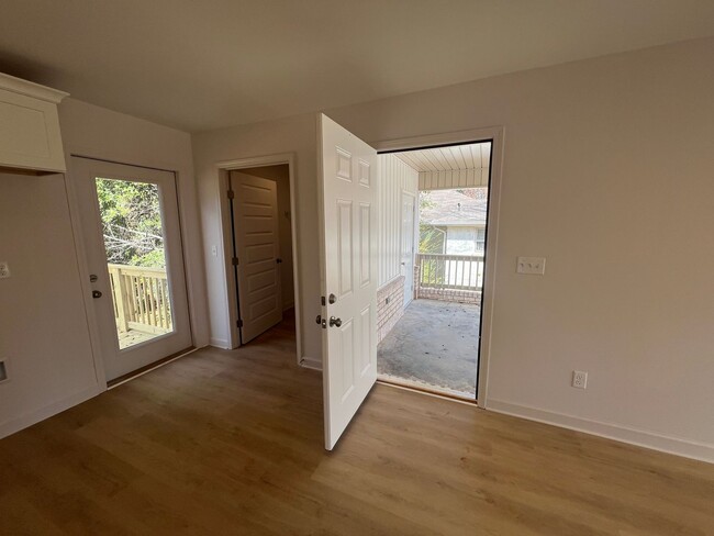 Building Photo - Newly Built 3 Bedroom 2 Bathroom Home in E...