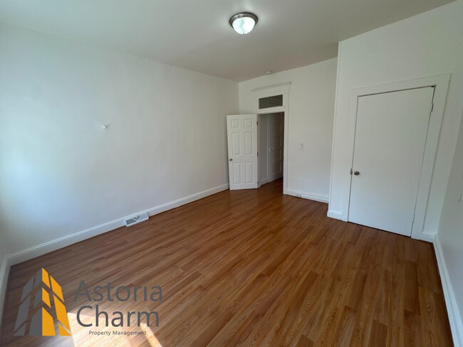 Building Photo - Comfortable 3-Bedroom with Hardwood Floors...