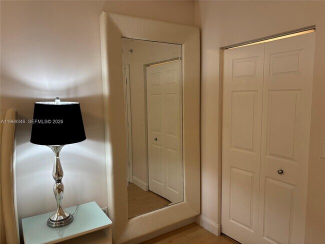 Building Photo - 17150 N Bay Rd