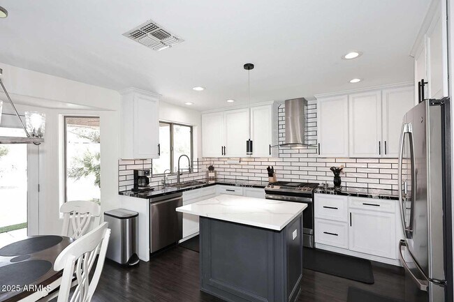 Building Photo - 25829 N 41st Dr