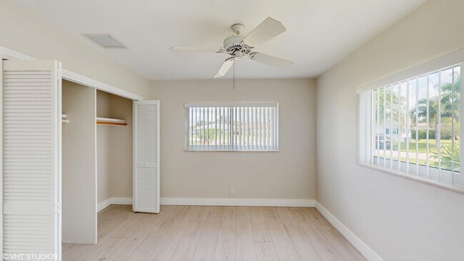 Building Photo - 221 Sudbury Dr