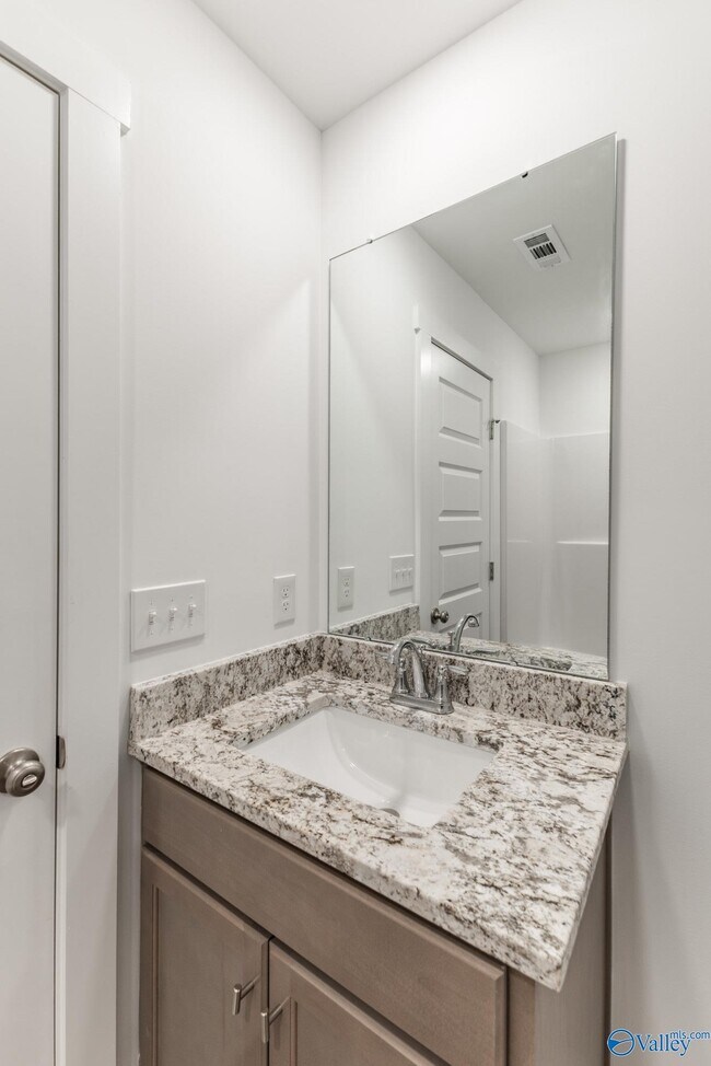 Building Photo - 7502 Discovery Pt Dr NW