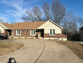 Building Photo - 3 Bed, 3 Bath, 2 Car Garage Duplex in Blue Springs