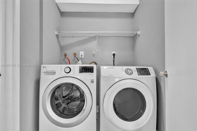 Building Photo - 14212 NE 4th Ave