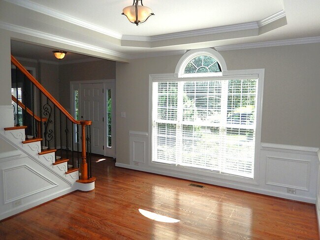 Building Photo - 10612 River Forest Dr