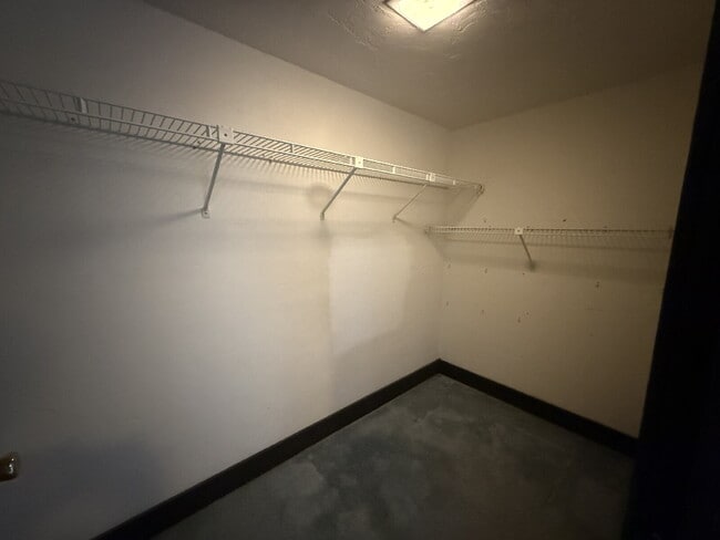 Building Photo - 926 Tennis Way