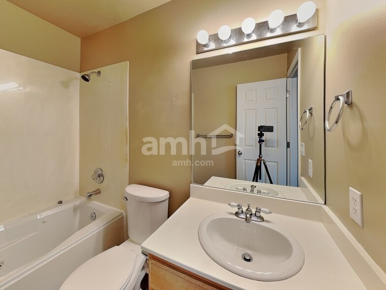 Building Photo - 1251 S 820 W