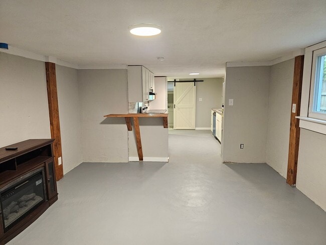Building Photo - 1105 Crossland Ave