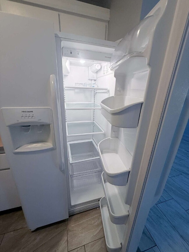 Building Photo - 3 Bedroom and 1 Bath