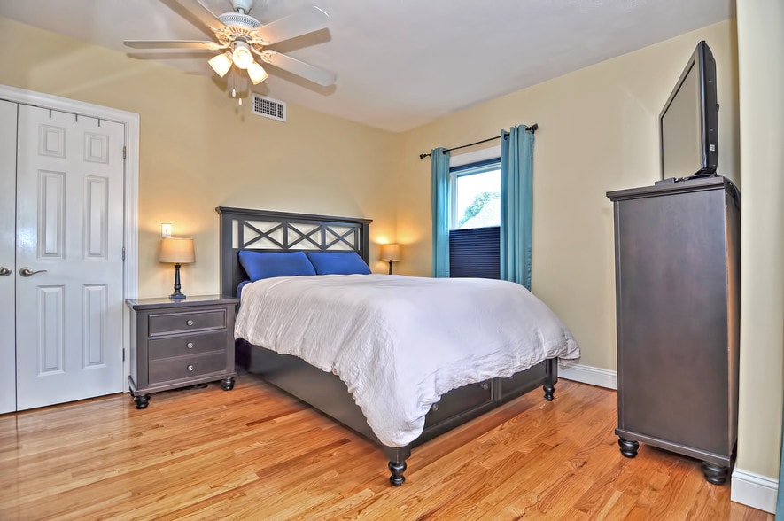 Master Bedroom - 27 Central St