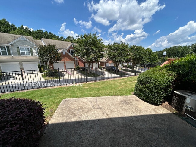 Building Photo - 170 Finchley Dr