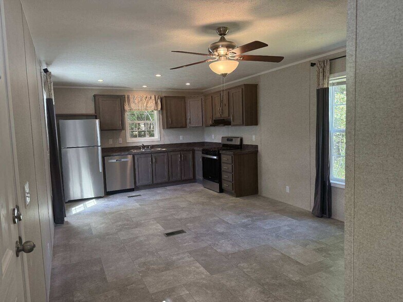 Building Photo - 25 Austin Dr