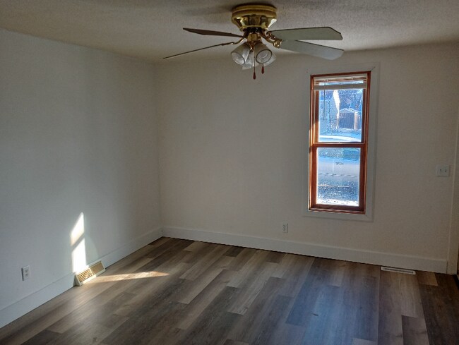 Building Photo - 613 N 3rd St