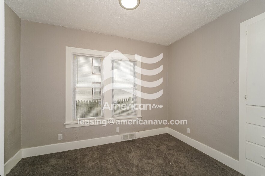 Building Photo - 912 E 34th St