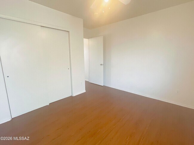 Building Photo - 410 E Linden St