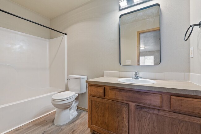 Building Photo - Beautiful 4bed/2.5bath home