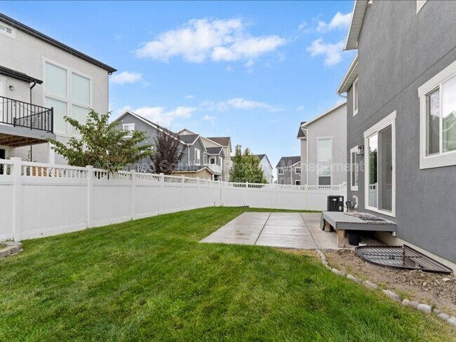 Building Photo - 13972 S Overwatch Dr