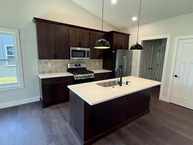 Building Photo - 405 E Larmon St