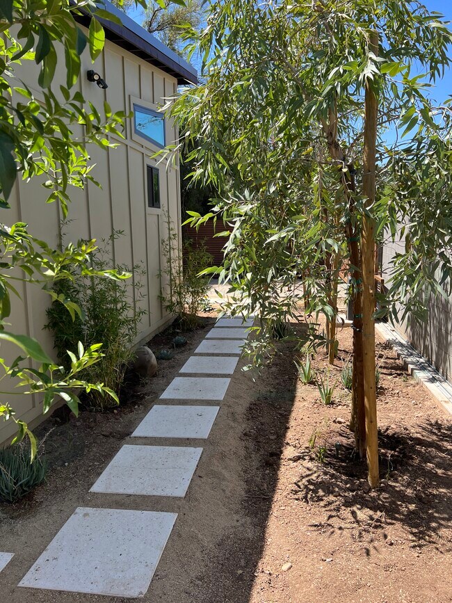 Building Photo - 1220 S Roosevelt St