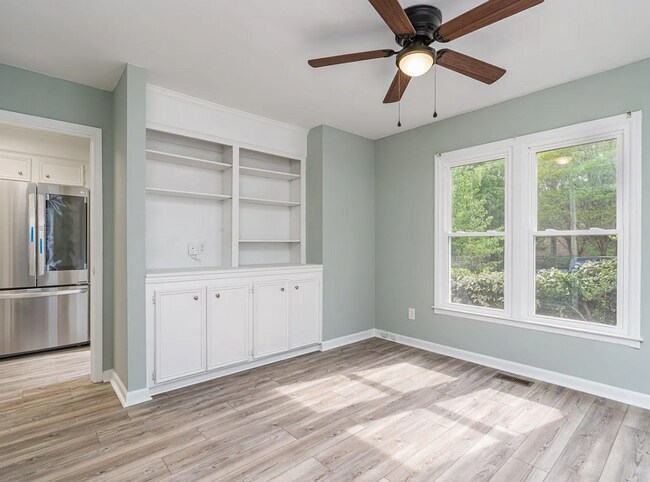 Building Photo - Gorgeous Renovated Home with Modern Finishes & Gated Community Amenities
