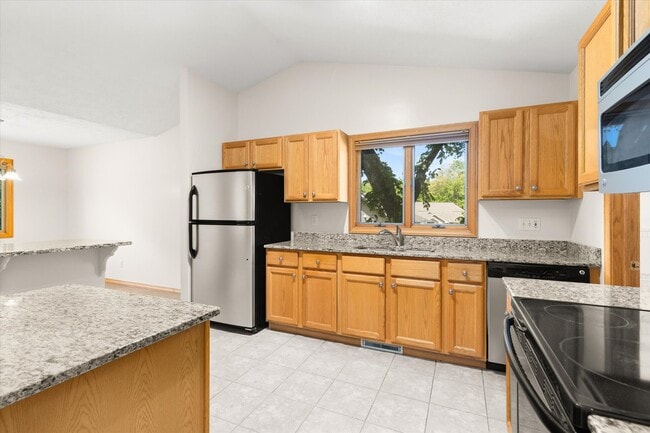 Building Photo - 2427 Reynolds Manor Dr