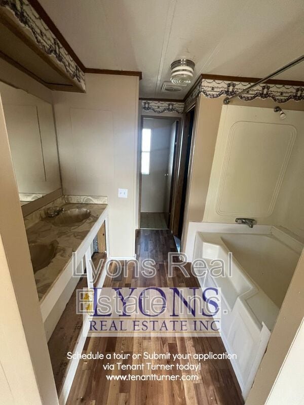 Building Photo - 10279 Barneyville Rd