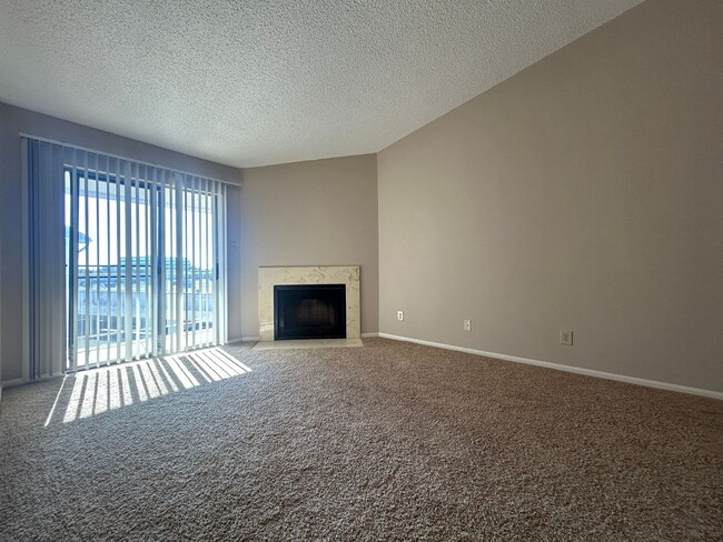 Building Photo - Beautiful one-bedroom, one-bath condo