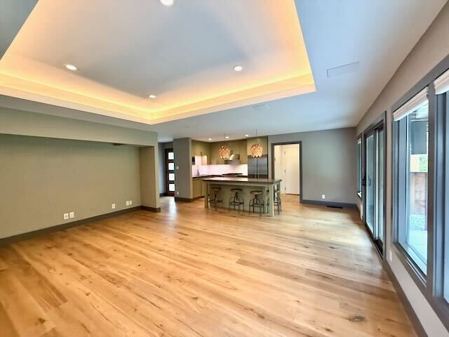 Building Photo - 2594 Roosevelt Ave