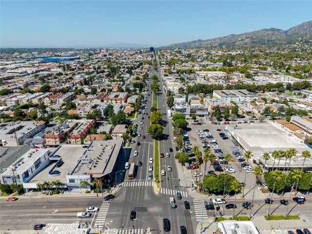 Building Photo - 1051 Western Ave