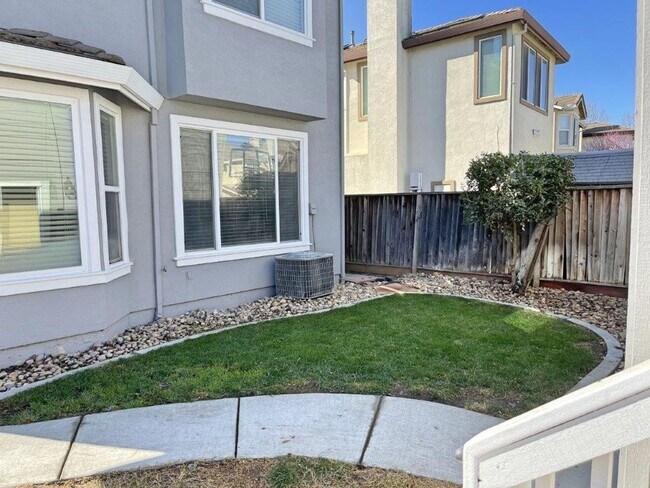 Building Photo - 1436 Bello Dr