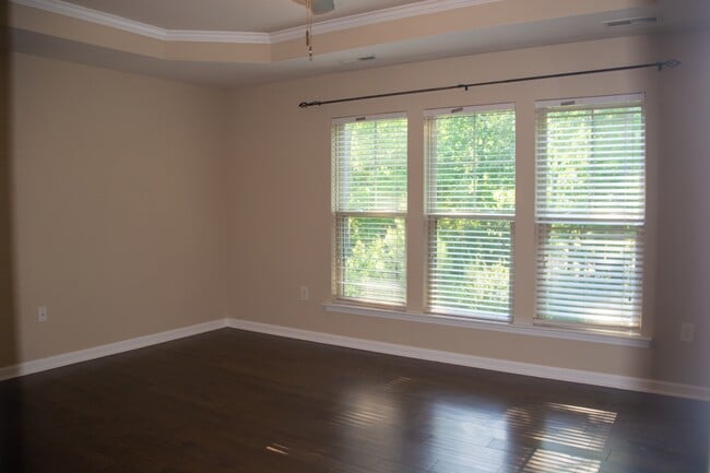 Building Photo - 122 Tuftin Dr