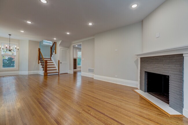 Building Photo - 5241 Lyman Ave