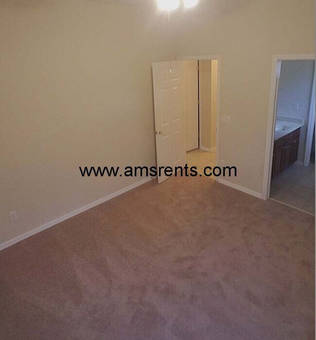 Building Photo - Spacious 5 bedroom home in Hunter Creek